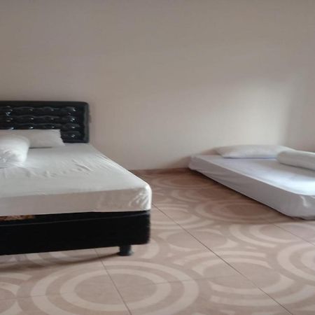Express O 91722 Home Stay Dan Sewa Mobil Jhon'S Family Labuan Bajo Ngoại thất bức ảnh