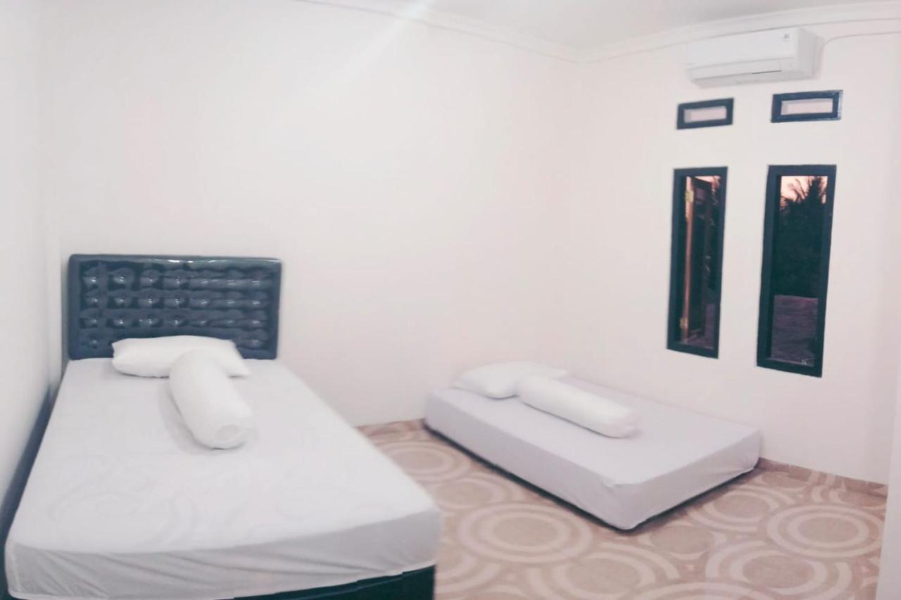 Express O 91722 Home Stay Dan Sewa Mobil Jhon'S Family Labuan Bajo Ngoại thất bức ảnh