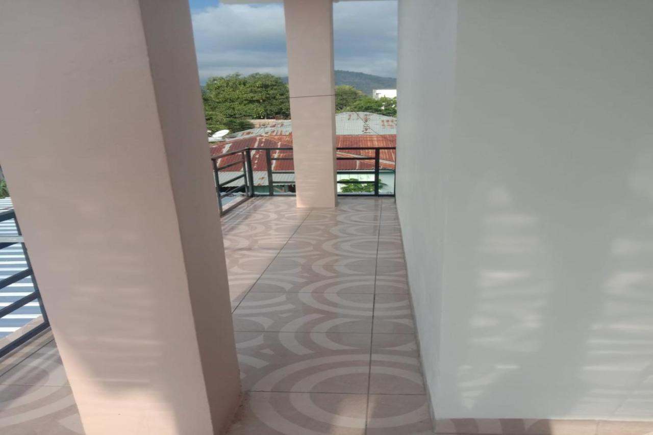Express O 91722 Home Stay Dan Sewa Mobil Jhon'S Family Labuan Bajo Ngoại thất bức ảnh